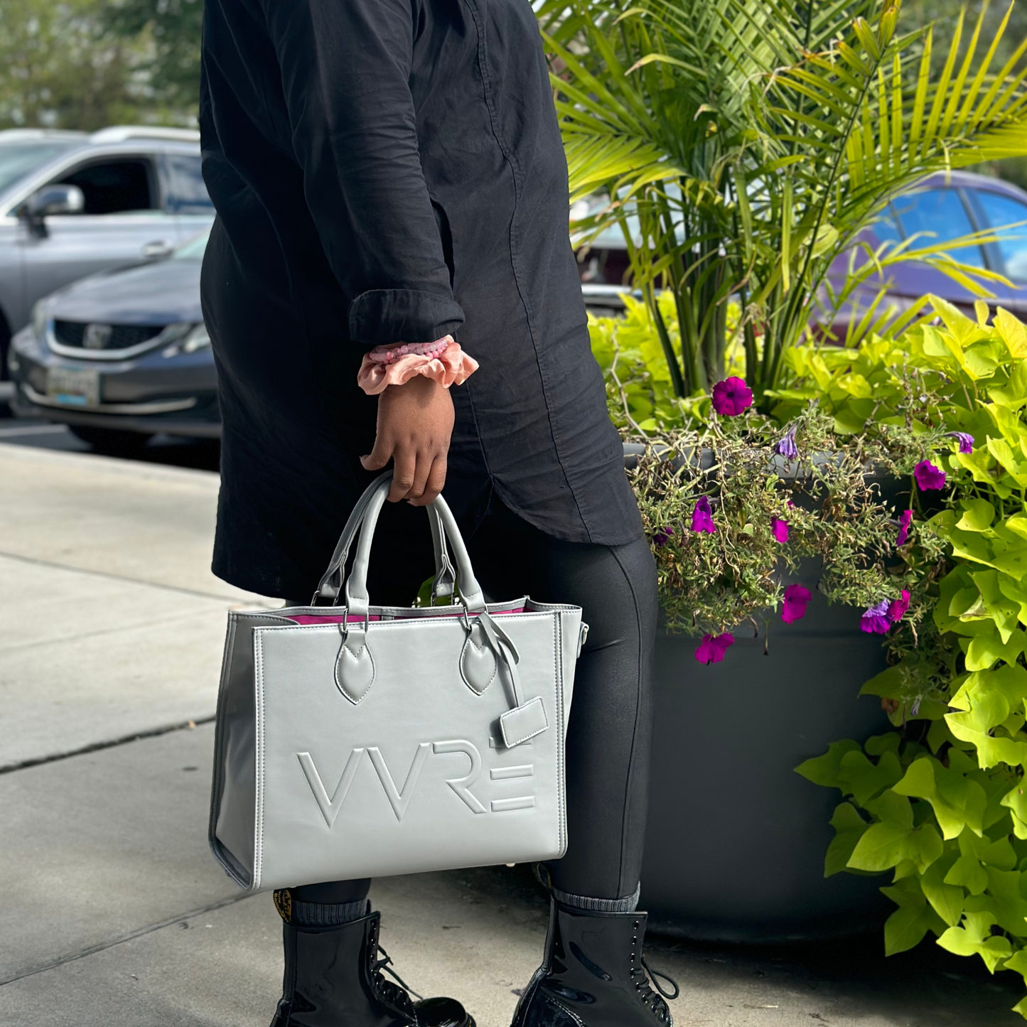 Signature Tote- Stone