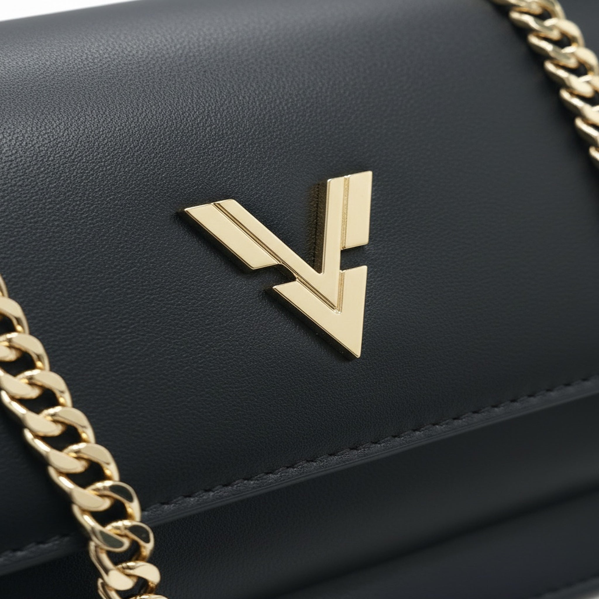 Chantay Crossbody